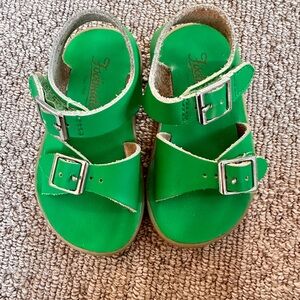 FootMates Bright Green Kids Sandals with Buckles